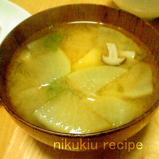 野沢菜・大根・しめじ・じゃがいもの味噌汁